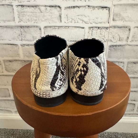 NWOT Vince Camuto Jeydeya snakeskin round toe loafer slip on shoes 6.5 - Picture 4 of 6